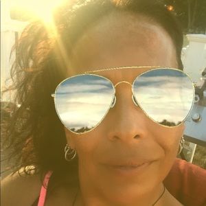 Meet your Posher, Loida